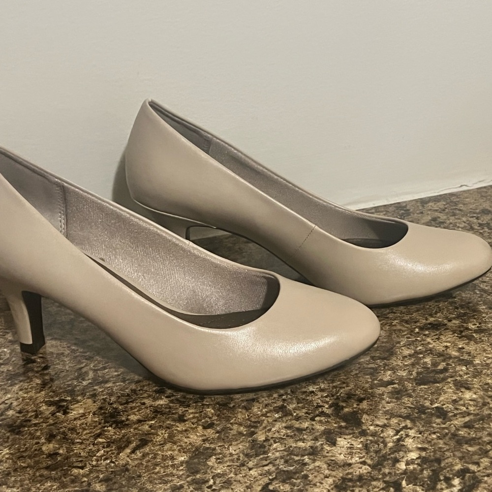 Life Stride Parisian Cream Kiddy Elegant Women's Pumps size 7.5 - Picture 3 of 7
